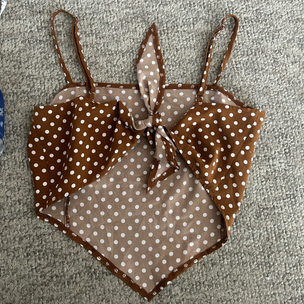 XS POLKA DOT TIED BACKLESS BANDANA CAMI TOP (BROWN) & LARGE BLUE BACKLESS TOP - Picture 4 of 6